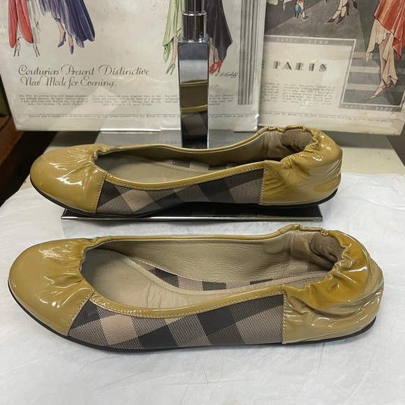 Burberry Nova Flats - Picture 3 of 9